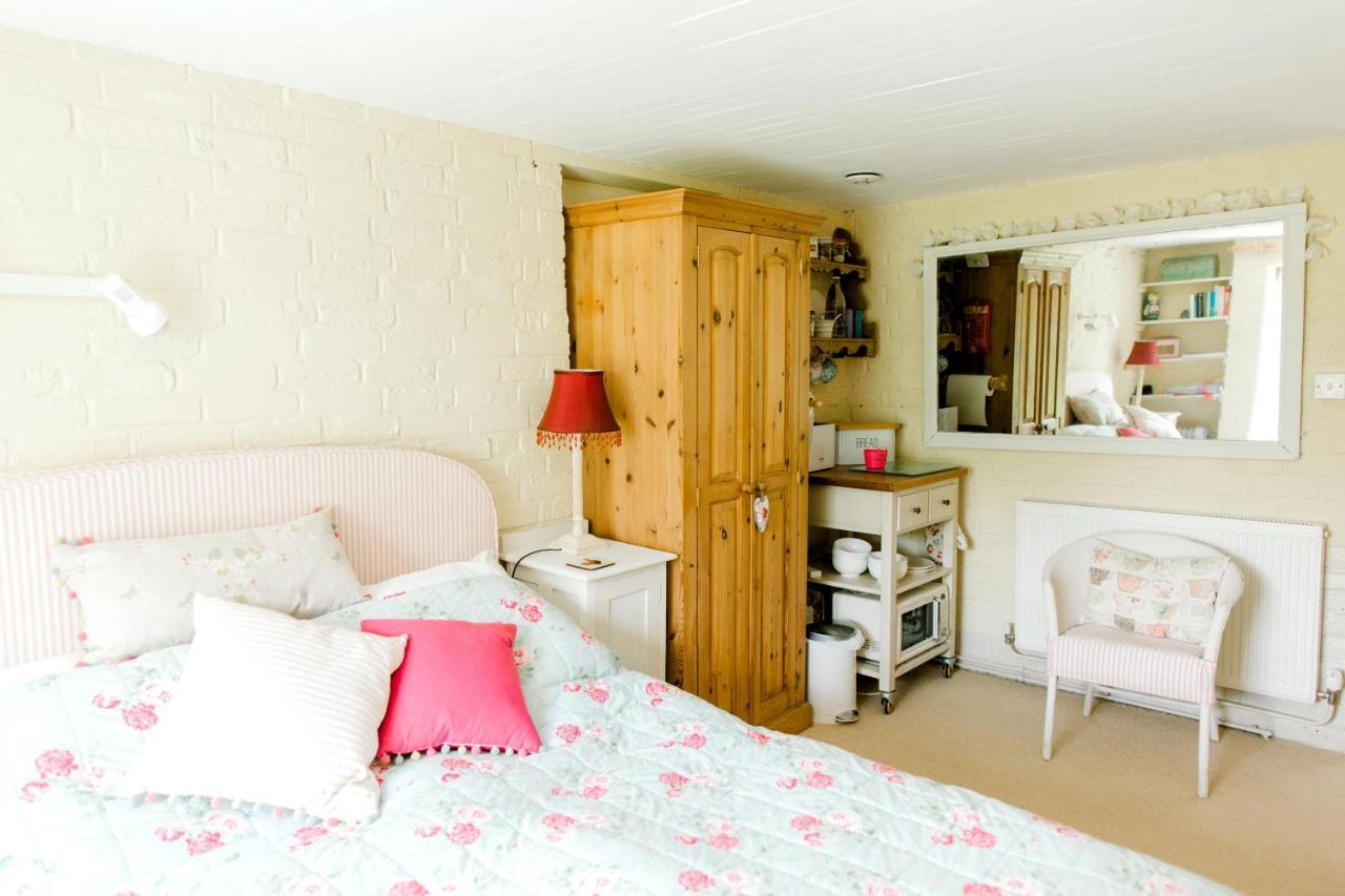 Cosy Cottage Ground Floor Bedroom Ensuite With Private Entrance Chichester Dış mekan fotoğraf