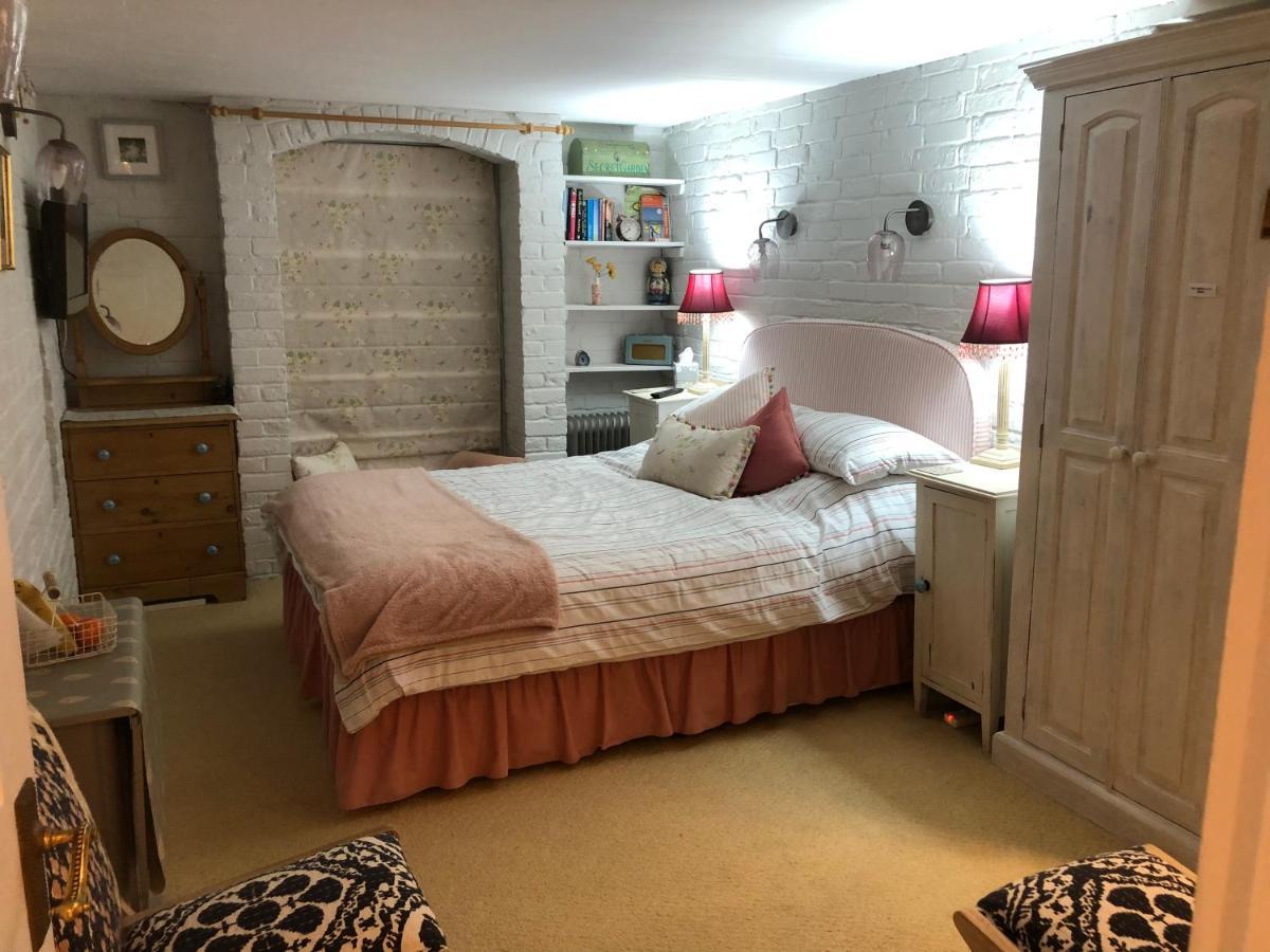 Cosy Cottage Ground Floor Bedroom Ensuite With Private Entrance Chichester Dış mekan fotoğraf